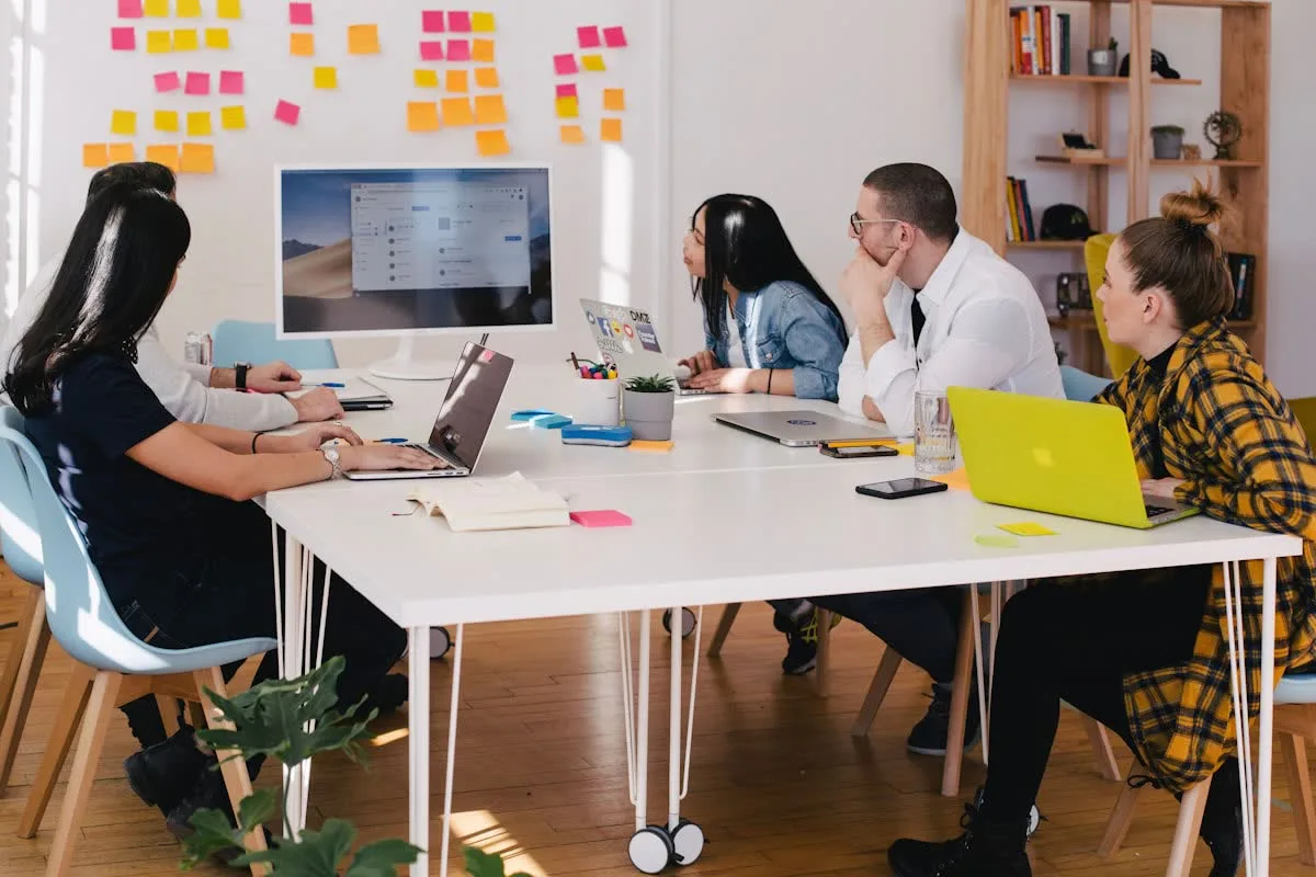 أنظمة إدارة الأداء والمؤشرات (KPIs)